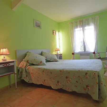 Spacious With Private Pool *