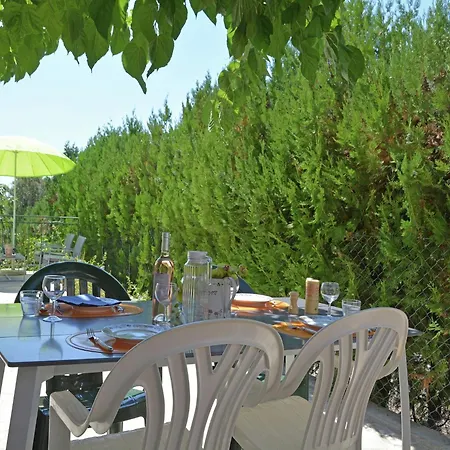 Saint-maximin Pool & Peace