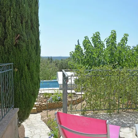 Saint-maximin Pool & Peace *